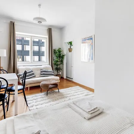 Wehost Colorful Studio Next To Park Puijonpuistikko In Vallila Neighborhood Apartment